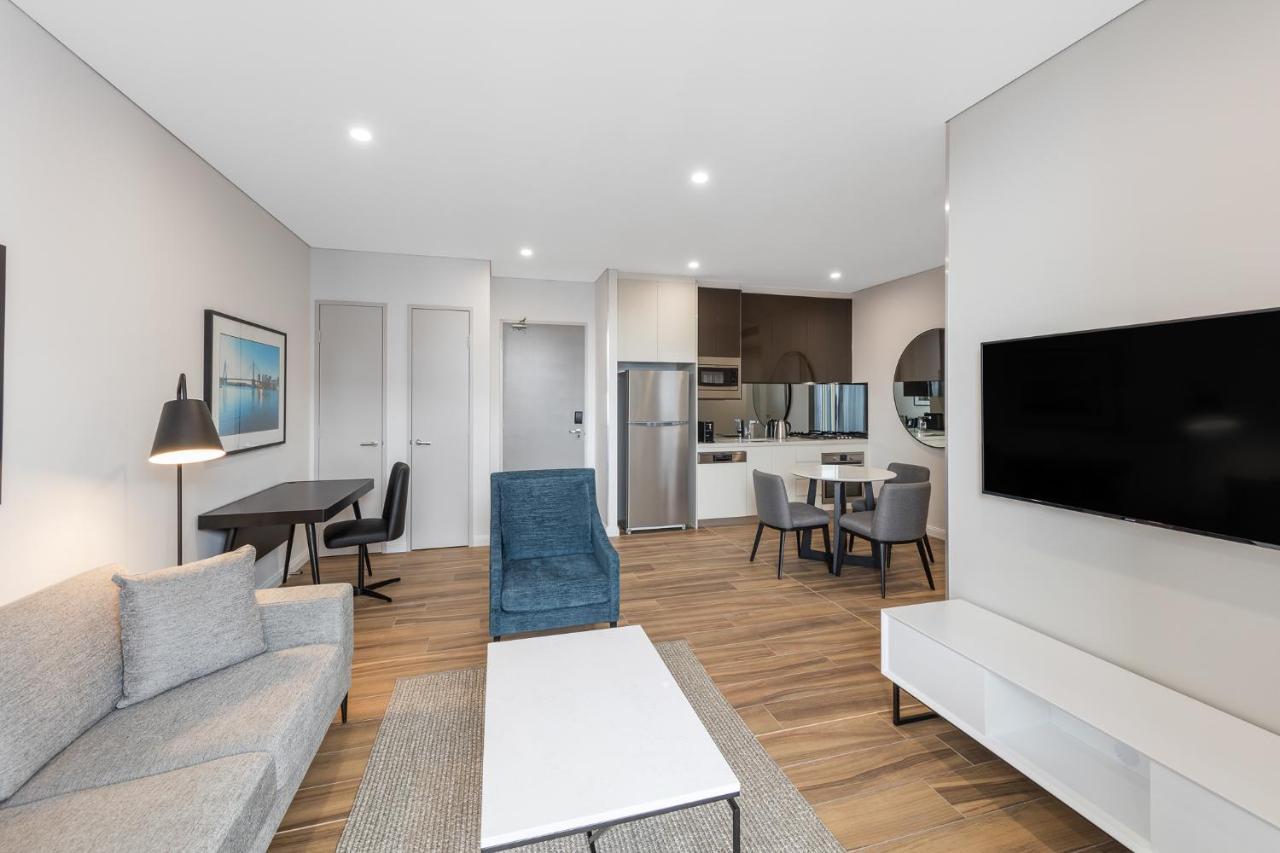 Meriton Suites Coward Street, Mascot Sydney Ngoại thất bức ảnh A typical apartment at the hotel