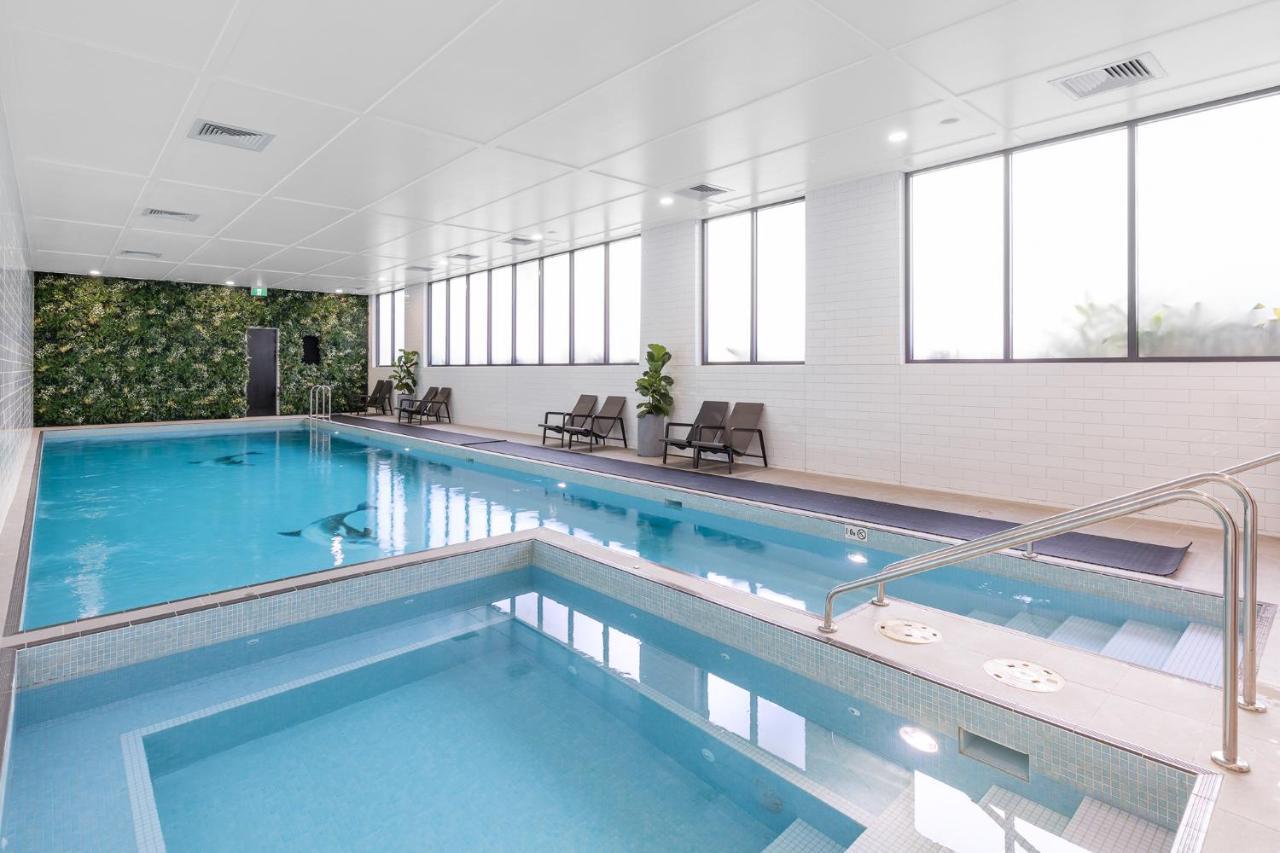 Meriton Suites Coward Street, Mascot Sydney Ngoại thất bức ảnh The pool at the hotel