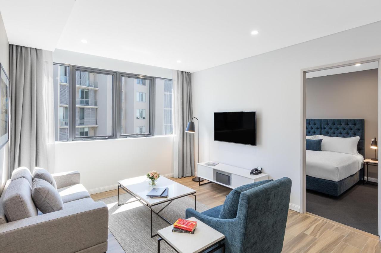 Meriton Suites Coward Street, Mascot Sydney Ngoại thất bức ảnh A two-bedroom apartment at the hotel