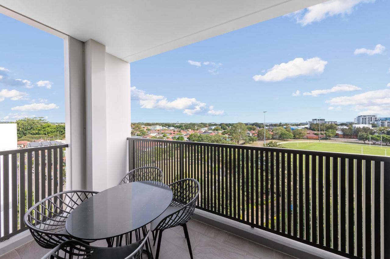 Meriton Suites Coward Street, Mascot Sydney Ngoại thất bức ảnh Balcony