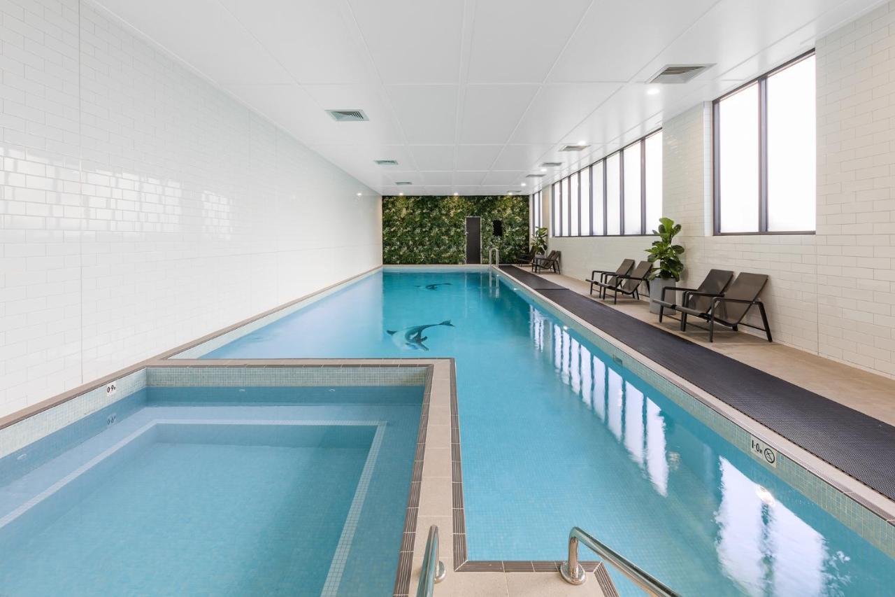 Meriton Suites Coward Street, Mascot Sydney Ngoại thất bức ảnh The pool at the hotel
