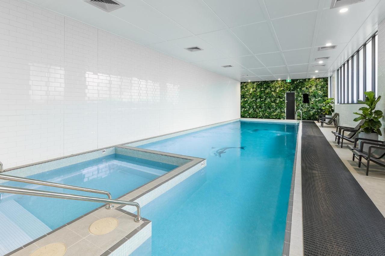 Meriton Suites Coward Street, Mascot Sydney Ngoại thất bức ảnh The pool at the hotel